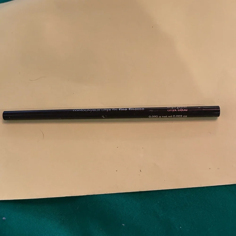 Avon Feeling Fine Ultra Thin Liner. Onyx Jewel